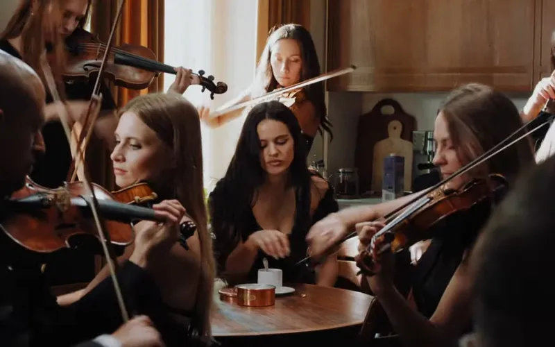 Rosalía, Björk y Yves Tumor en la colaboración “Berghain”.