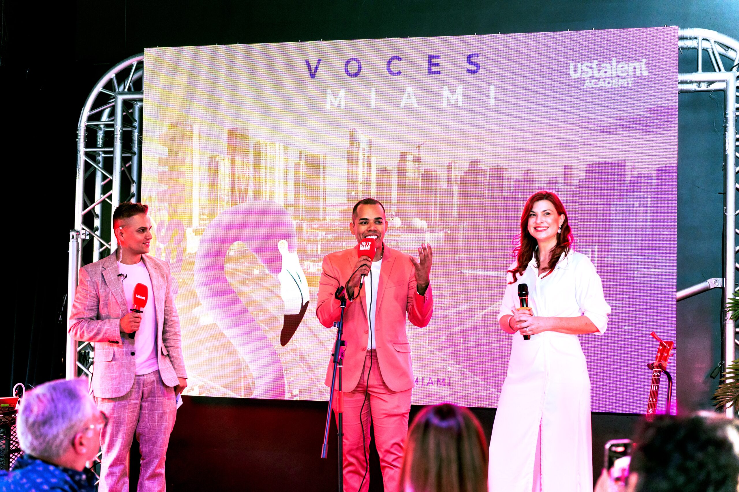 vocesmiami-voces-miami-pegaditas-networking-event-evento-ustalent-talent-academy-danygalindo-gugulito-bryan-sorto-constanza-espejo-florida-voices-talentos.JPG