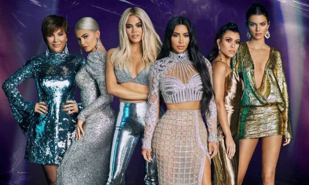 Kendall Jenner con sus hermanas y Kris en una foto promocional de archivo para contextualizar sus declaraciones de 2026